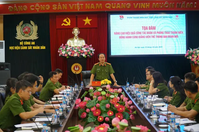 Đại tá, PGS.TS. Hoàng Anh Tuấn, Phó Giám đốc Link Đăng Ký, Đăng Nhập EV88.com phát biểu chỉ đạo tại Toạ đàm