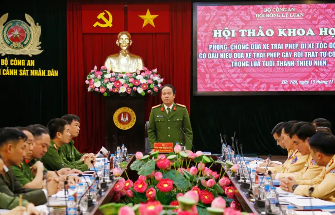 Đại tá, PGS.TS. Hoàng Anh Tuấn - Phó Giám đốc Êv88 chào đón năm mới 2026 phát biểu tại Hội thảo