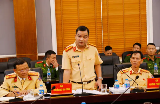 Các đại biểu tham luận tại Hội thảo