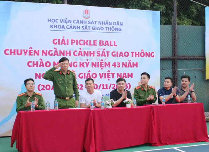 Các đại biểu tham dự Lễ Khai mạc giải Pickleball chuyên ngành CSGT