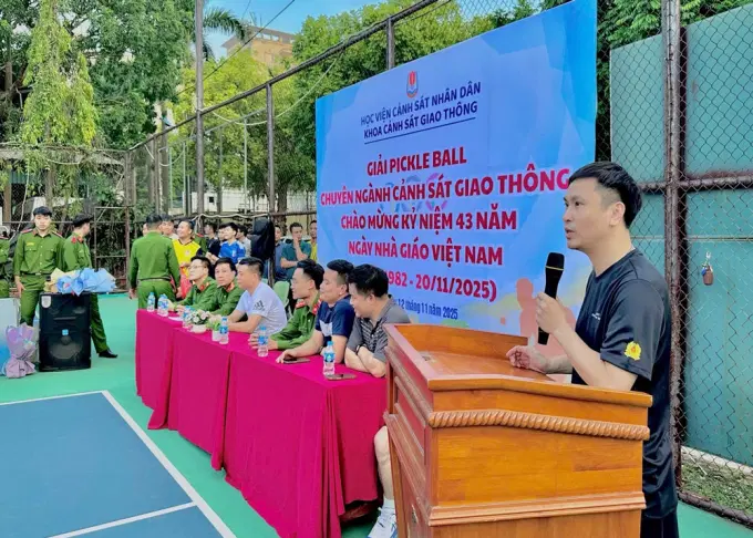 Đại tá PGS.TS. Trương Thành Trung - Trưởng khoa Cảnh sát giao thông phát biểu khai mạc