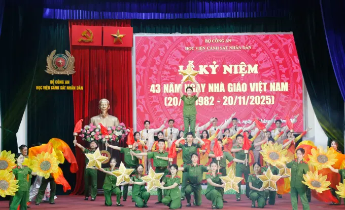 Tiết mục văn nghệ chào mừng Lễ Kỷ niệm