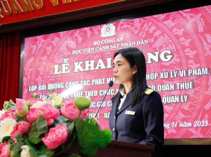 Đồng chí Vũ Thị Thu Hà, Phó Trưởng ban Tổ chức cán bộ, Cục Thuế phát biểu tại Lễ Khai giảng