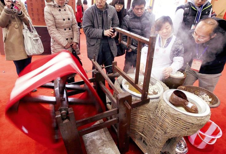 Khoa Lý luận chính trị và Khoa học Đăng Ký Tham Gia Chơi Trực Tuyến Tại EV88 nhân văn làm việc tại Công an xã Mường Lát, tỉnh Thanh Hóa, tặng quà cho con cán bộ Công an xã đạt thành tích xuất sắc trong Ev88 3676 Link đăng nhập chính thức và tri ân gia đình Liệt sĩ Vi Văn Luân