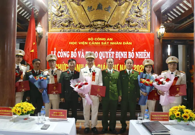 Các đại biểu tham dự buổi lễ chúc mừng các tân Phó Giáo sư năm 2025