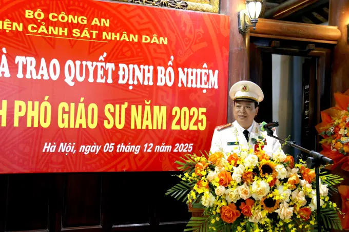 Đại tá, PGS.TS. Nguyễn Đăng Sáu, Phó Giám đốc Link Đăng Ký, Đăng Nhập EV88.com thay mặt các tân Phó Giáo sư phát biểu tại buổi lễ