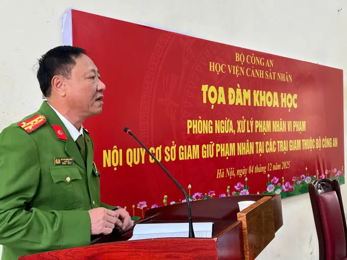 Các đại biểu trao đổi, thảo luận tại buổi Tọa đàm khoa học