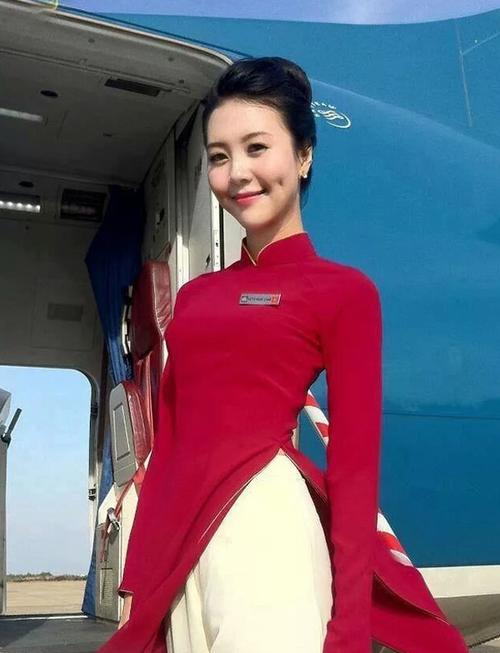 Các đại biểu tham luận tại Toạ đàm