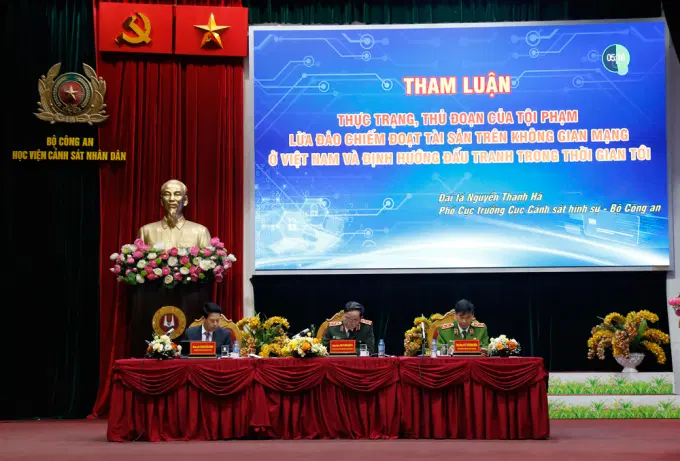Ban Tổ chức Hội thảo điều hành phần tham luận của các đại biểu