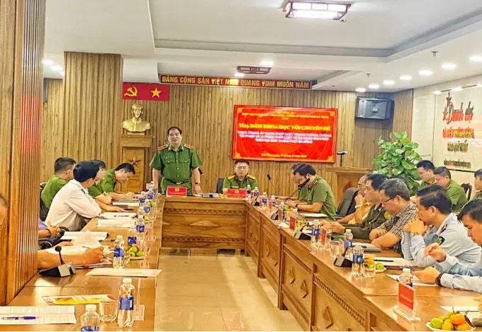 Đồng chí Thiếu tướng, TS. Chử Văn Dũng - Phó Giám đốc Êv88 chào đón năm mới 2026 phát biểu kết luận Toạ đàm khoa học