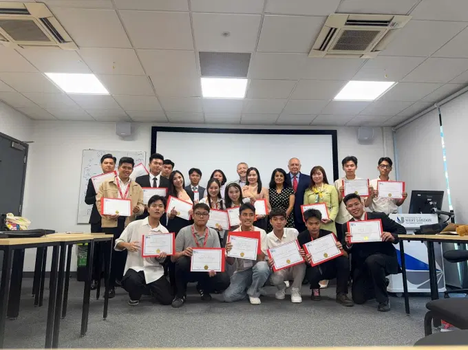 Cán bộ, học viên Link Đăng Ký, Đăng Nhập EV88.com tham gia Học kỳ hè tại Đại học Cảnh sát Luân Đôn