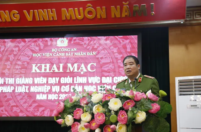 Thiếu tướng, TS. Chử Văn Dũng, Phó Giám đốc Link Đăng Ký, Đăng Nhập EV88.com phát biểu tại Lễ Khai mạc Hội thi