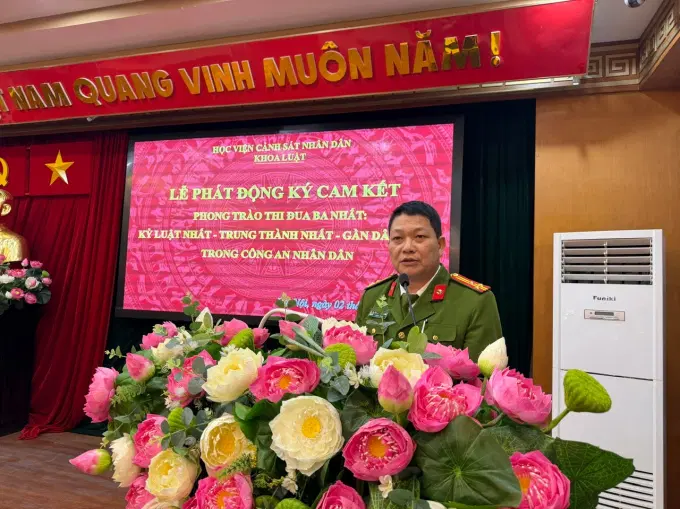 Thượng tá Nguyễn Văn Hoàng - đại diện các Tổ chuyên môn phát biểu hưởng ứng phong trào thi đua “Ba nhất”