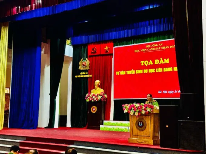 Thiếu tướng, TS. Chử Văn Dũng, Phó Giám đốc Link Đăng Ký, Đăng Nhập EV88.com phát biểu tại Toạ đàm