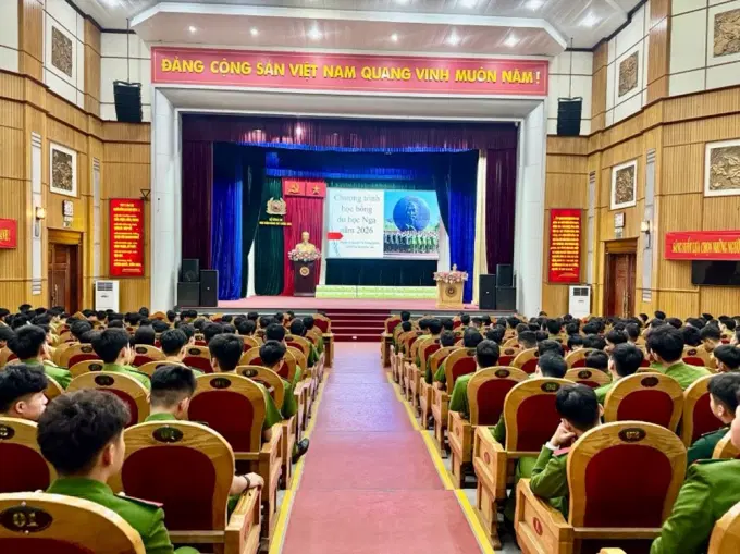 Đại diện Văn phòng Link Đăng Ký, Đăng Nhập EV88.com trình bày nội dung cụ thể về Chương trình học bổng du học Nga năm 2026