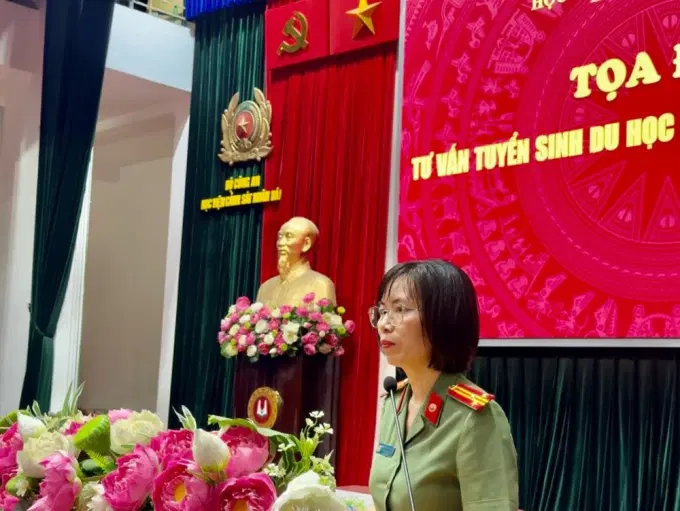 Thượng tá Nguyễn Thị Việt Hà, Cục Đào tạo chia sẻ về tình hình hợp tác giữa Bộ Công an Việt Nam và các cơ sở giáo dục đào tạo của Liên bang Nga