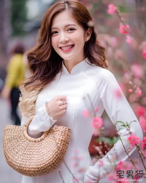 Đại úy, ThS Phùng Thị Kim Duyên, cán bộ Phòng Quản lý Ev888 Nạp rút siêu tốc khoa học, Êv88 chào đón năm mới 2026 chia sẻ tại chương trình giao lưu