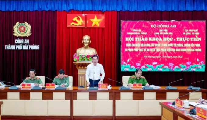 Đồng chí Vũ Tiến Phụng, Phó Chủ tịch UBND Thành phố Hải Phòng phát biểu chỉ đạo, định hướng Hội thảo