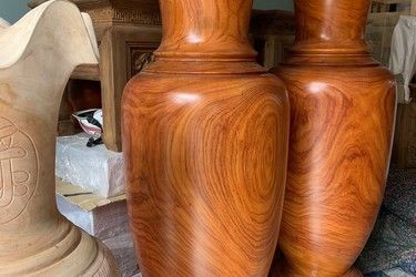 Đoàn công tác tham quan và dâng hương tưởng niệm đồng chí Trần Quốc Hoàn