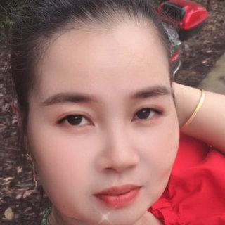 Ban Tổ chức trao giải cho các học viên