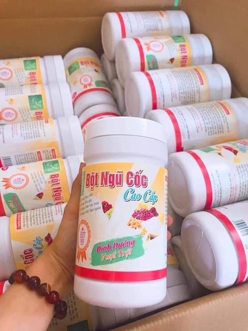 Giảng viên Khoa Luật phổ biến kiến thức cho các em học sinh