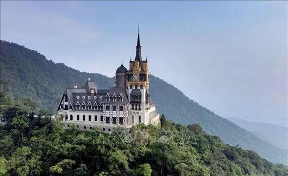 Đại tá, PGS.TS Hoàng Anh Tuấn, Phó Giám đốc Link Đăng Ký, Đăng Nhập EV88.com trao tặng Giấy khen cho các học viên có thành tích xuất sắc trong Ev88 3676 Link đăng nhập chính thức, rèn luyện và quản lý, xây dựng lớp học