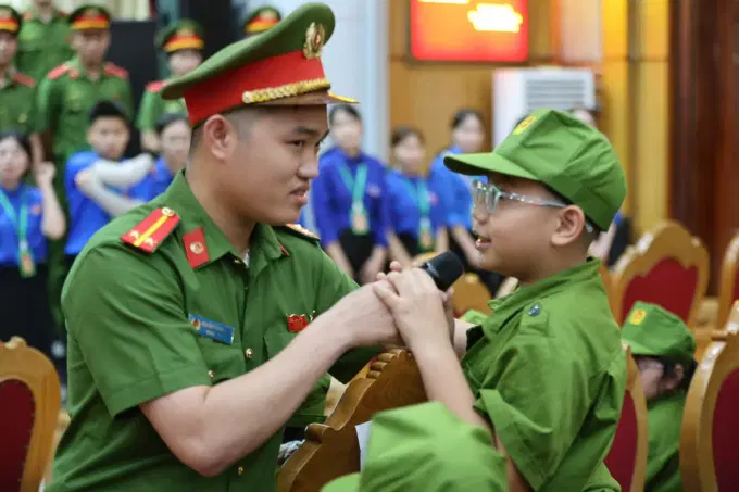 Các học viên nhí hào hứng tham dự chương trình