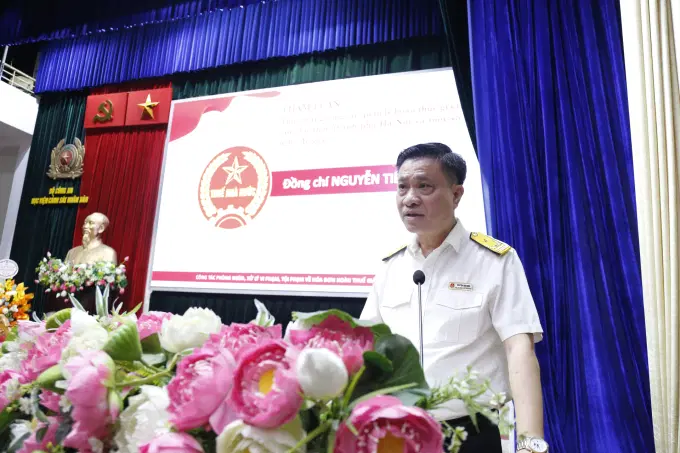 Các đại biểu tham luận tại Hội thảo