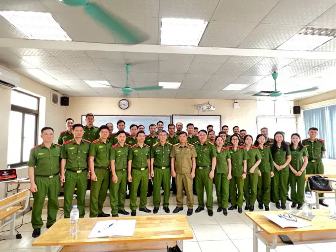 Các đại biểu và học viên tham dự Tọa đàm