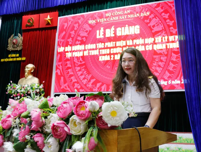 Đồng chí Nguyễn Thị Thanh Xuân, Phó Trưởng Ban Tổ chức cán bộ, Cục Thuế phát biểu tại buổi lễ