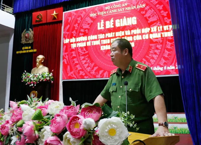Thiếu tướng, TS. Chử Văn Dũng, Phó Giám đốc Link Đăng Ký, Đăng Nhập EV88.com phát biểu tại Lễ bế giảng