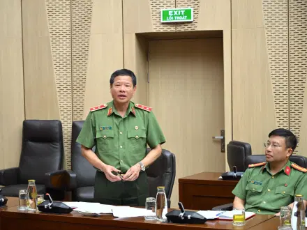 Trung tướng Trần Minh Lệ, Cục trưởng Cục Đào tạo phát biểu tại buổi làm việc.