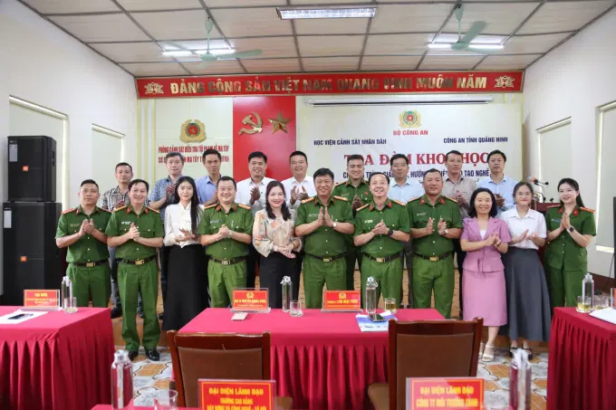 Các đại biểu tham dự Toạ đàm