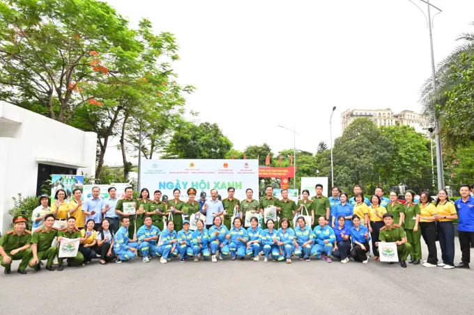 Đại diện các đơn vị chụp ảnh lưu niệm tại chương trình