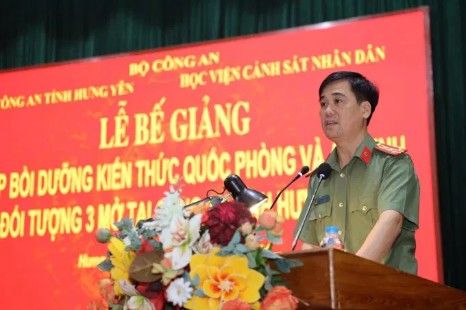 Đại tá Nguyễn Thành Sơn, Phó Bí thư Đảng ủy, Phó Giám đốc Công an tỉnh Hưng Yên phát biểu tại buổi lễ
