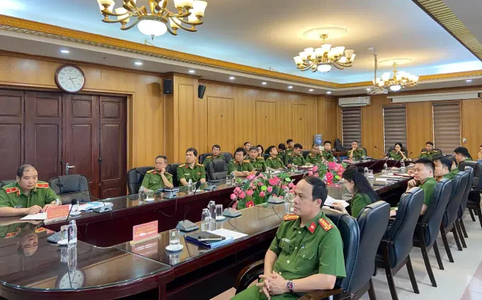 Thiếu tướng, TS. Chử Văn Dũng và Đại tá, PGS.TS Hoàng Anh Tuấn, Phó Giám đốc Link Đăng Ký, Đăng Nhập EV88.com cùng cán bộ, Êv88 Vui Tết Đón Xuân 2026 Link Đăng Ký, Đăng Nhập EV88.com tham dự chương trình