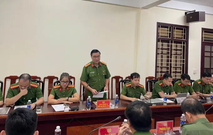 Đại diện lãnh đạo Khoa Nghiệp vụ Điều tra hình sự Êv88 chào đón năm mới 2026 phát biểu tại buổi tọa đàm.