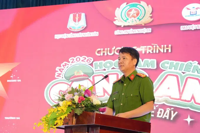 Đồng chí Đại tá Phan Văn Thịnh – Trưởng phòng Ev88com được xếp hạng cao nhất EV88 - Link Đăng Ký, Đăng Nhập EV88.Com Chính thức phát biểu tại lễ bế giảng