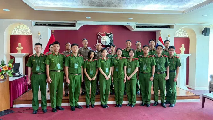 Thành viên Đoàn công tác chụp ảnh lưu niệm với lãnh đạo Link Đăng Ký, Đăng Nhập EV88.com Cảnh sát Hoàng gia Thái Lan